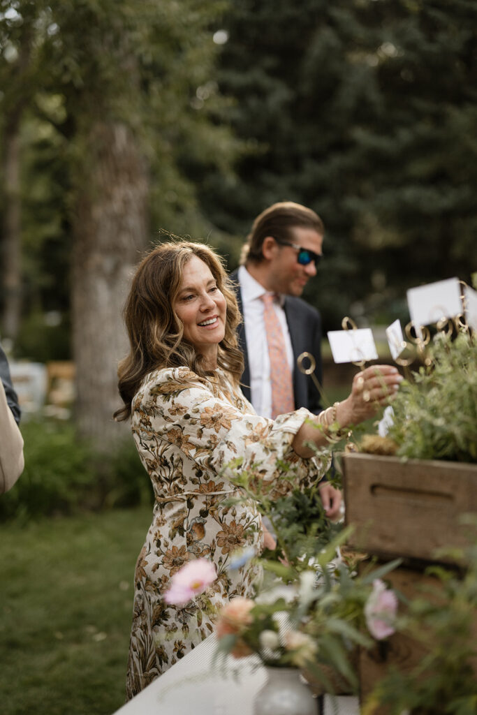 Guests help themselves to some coastal cowgirl wedding favors