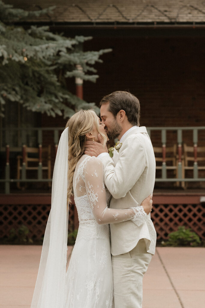 Coastal cowgirl inspired wedding ceremony at Wheeler Stallard Museum
