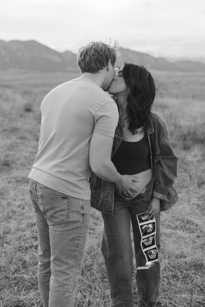Colorado maternity photos in the spring