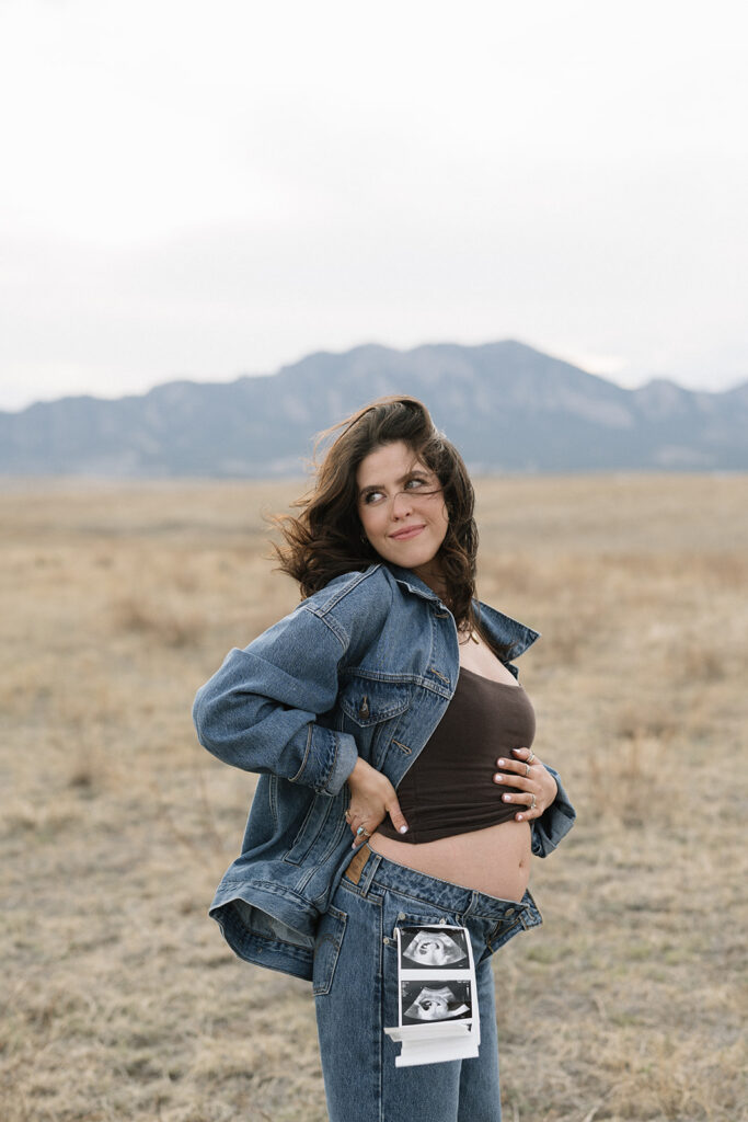 Cool girl pregnancy announcement photoshoot