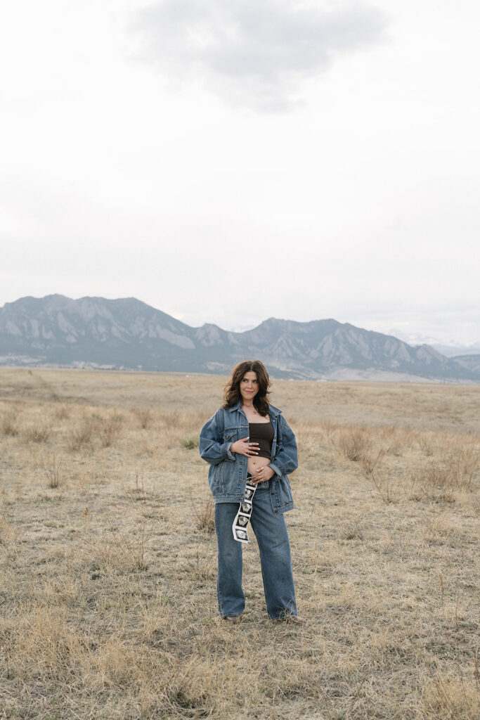 Cool girl pregnancy announcement photoshoot