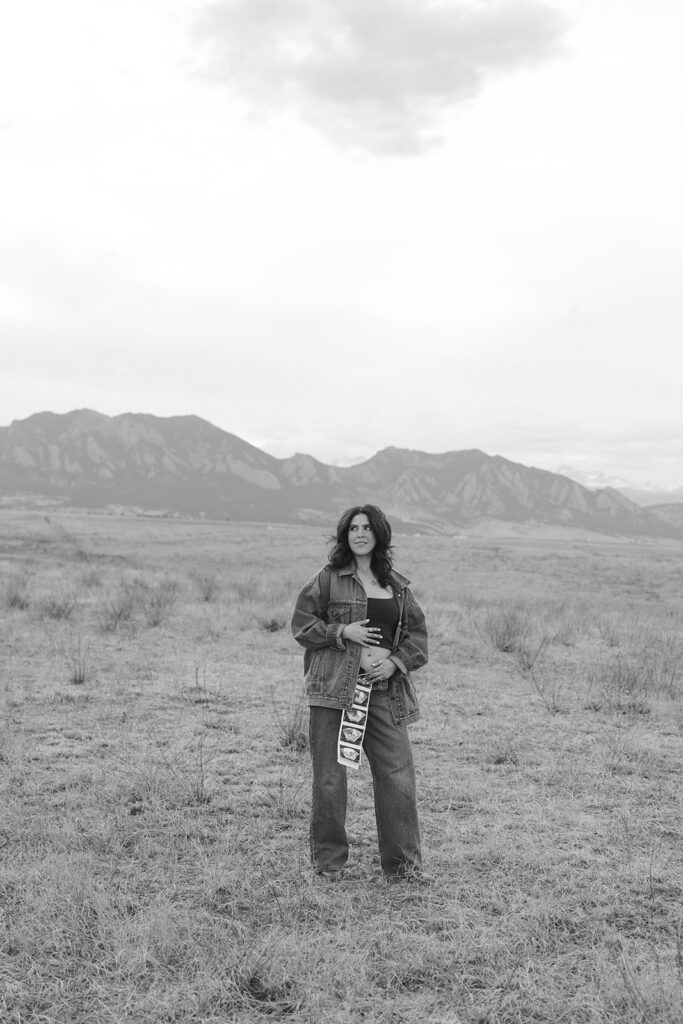 Cool girl pregnancy announcement photoshoot
