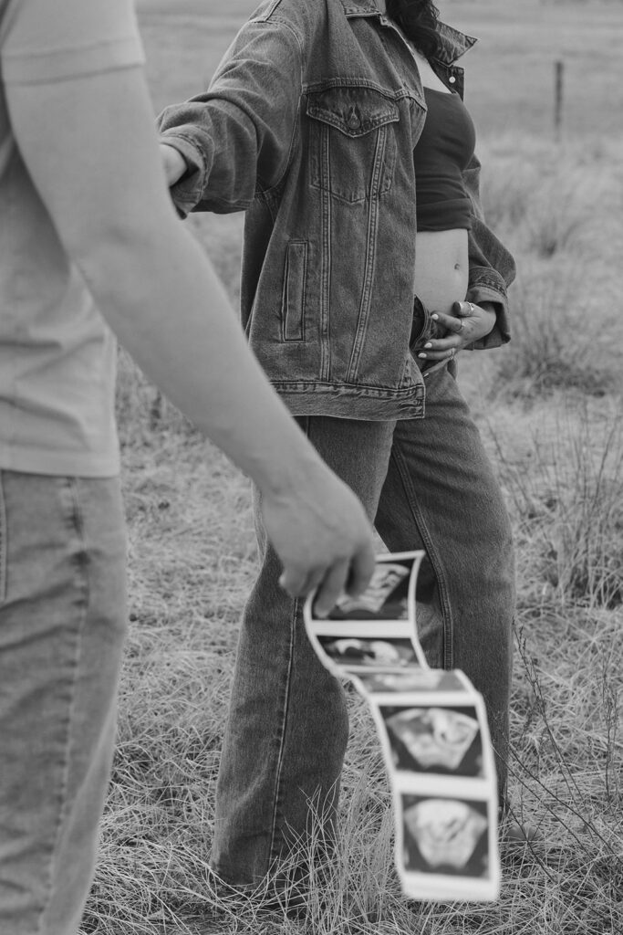 Colorado maternity photos in the spring