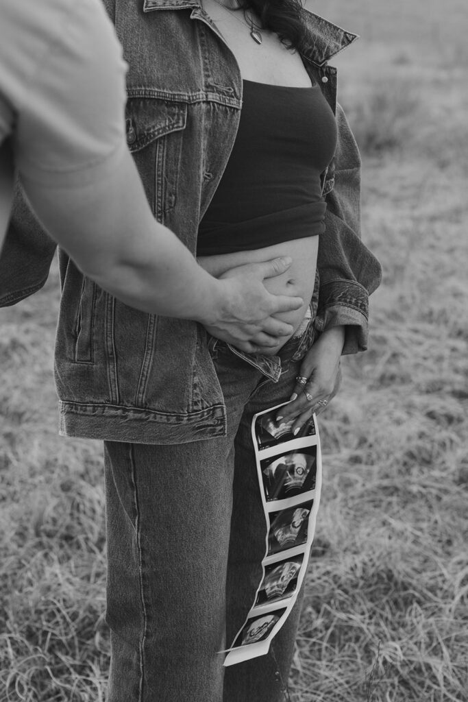 Colorado maternity photos in the spring